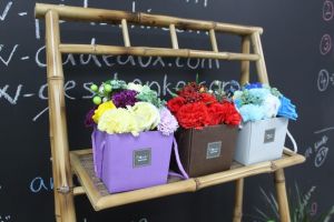 Dárkové balení Mýdlových květů v proutěném koši - růže, karafiáty, cínie a šalvěj - Čajové růže AWM, Ltd, S3 8AL