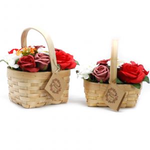 Dárkové střední balení Mýdlových květů v proutěném koši - růže, karafiáty, cínie a šalvěj - Červený AWM, Ltd, S3 8AL