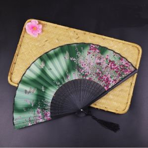 Hedvábný Čínský vějíř:  Květy s motýly - Duhově Sytě Zelený