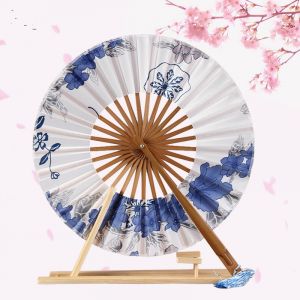 Japonský vějíř bambusový celootočný - Bílý s modrými květy sakury