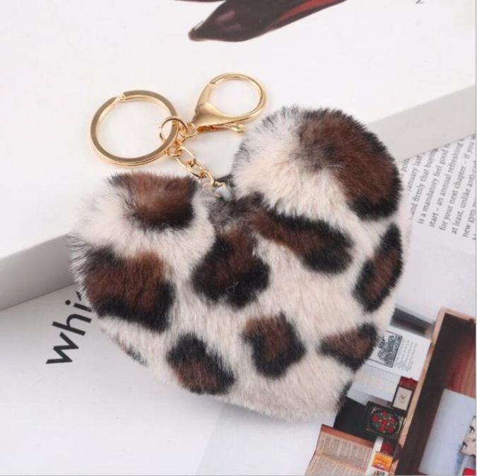 Klíčenka / Přívěšek Chlupaté kožešinové srdce - bílý leopard 10 cm Fashionstyle