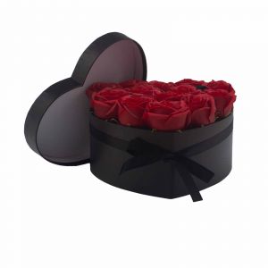Luxusní dárkový box Mýdlových květů srdcový - 13 Červených růží AWM, Ltd, S3 8AL