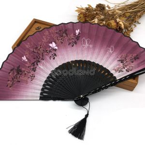 Luxusní výběrový vějíř s okrasným žebrováním hedvábný s potiskem květin a motýlů lakovaný - nachový Yaosheng