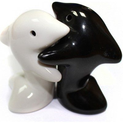 Solnička a pepřenka - Delfíni v objetí - bílo černá AWM, Ltd, S3 8AL