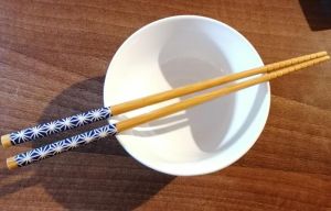 Japonské hůlky s podstavcem černé - Blue and White Made in Japan