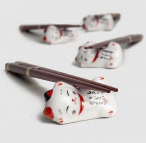 Sada 4 párů Japonských hůlek s keramickými podstavci - motiv Kočka Made in Japan