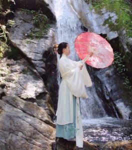 Čínský deštník / slunečník - hedvábný - květy Magnólie - 82 cm Garden Store
