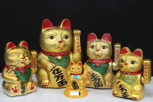 Velká Čínská Kočka štěstí mávající keramická - zlatá 21 cm AWM, Ltd, S3 8AL