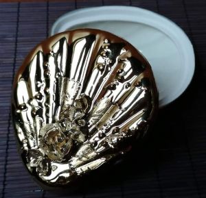 Dóza-šperkovnice porcelánová malá - Zlatá Lastura