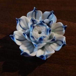 Keramická kadidelnice - Lotosový květ - bílo modrý