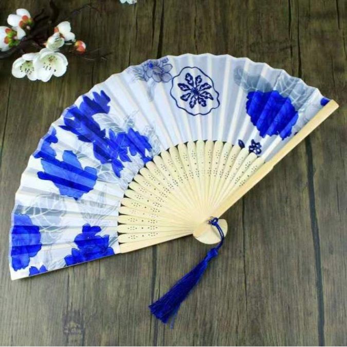 Japonský vějíř: Třešňový květ - bílý s modrými květy Made in China