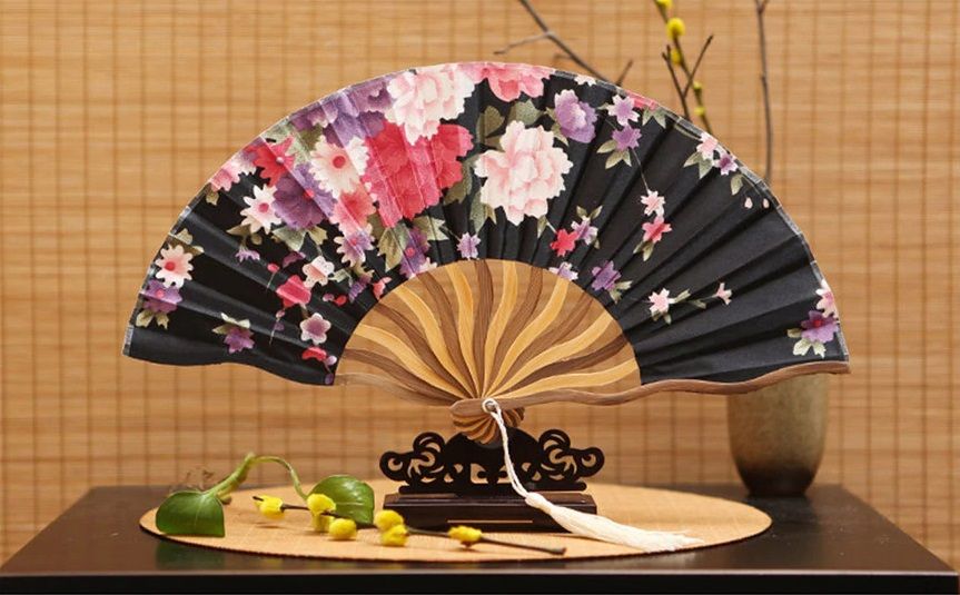 Taneční Čínský vějíř bambusový - Černý s květy Yaosheng