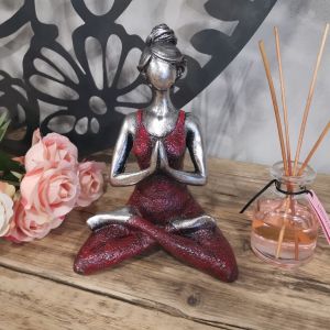 Yoga dívka socha - Bordó Stříbrná 24 cm
