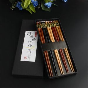 Set 5 ks Japonských ručně vyřezávaných hůlek dřevěných - kouzlo pěti barev Made in Japan