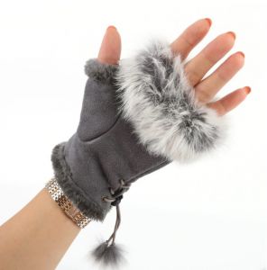 Bezprsté teplé rukavice z umělé kožešiny s pravým kožíškem - šedé Fashionstyle